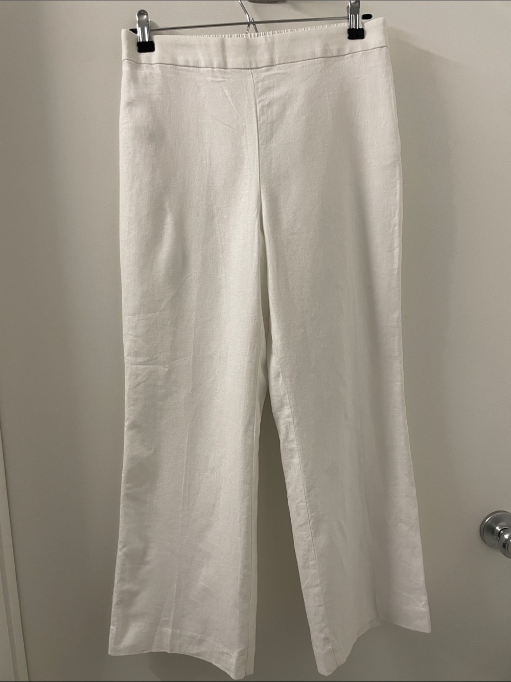 Ann Taylor Flare Ankle Pant in White Linen blend. Fully lined!